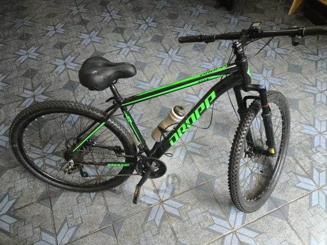 bicicleta aro 29 perfeito estado com MT200 no freio traseiro