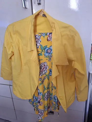Conjunto feminino blazer e saia