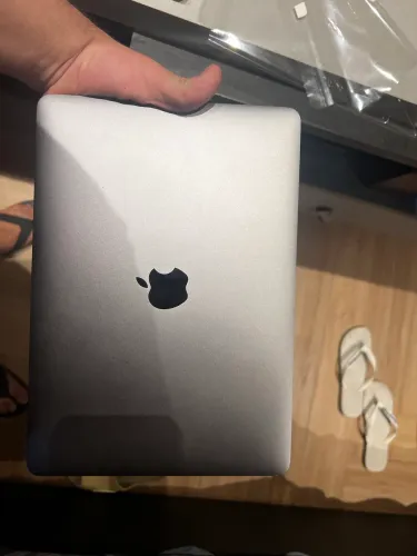 MacBook Retina 12 (2017) 500GB- Intel i5, 8GB RAM (Não inclui caixa e nem carregador)