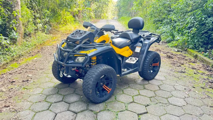 Quadriciclo can am 800 