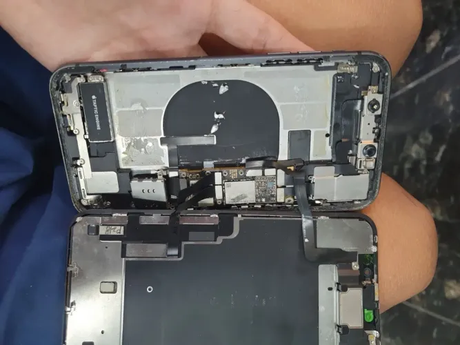 IPHONE 11 COM DEFEITO