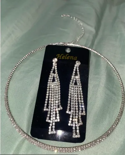 Conjunto de brincos, com chocker e bolsa brilho
