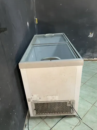 Vendo Freezer Semi Novo! Vendendo por motivo pessoal, está em perfeito estado.