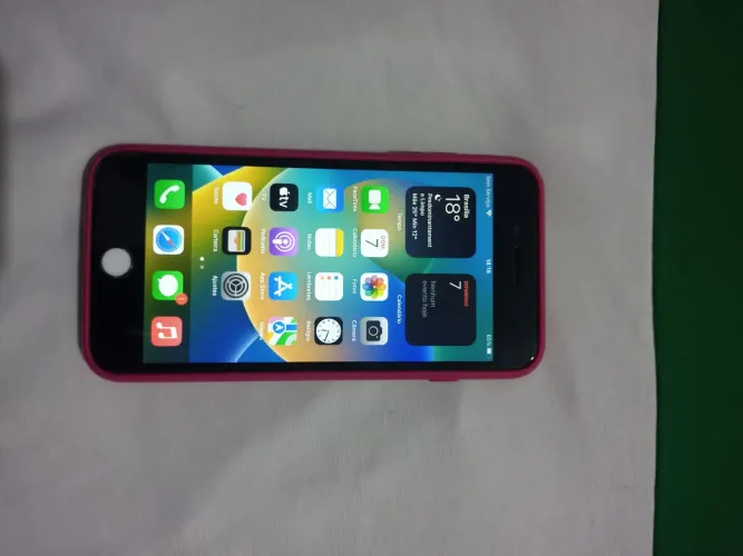 iphone 8 plus chip off De resto tudo perfeito pequeno trinco que não interfere em