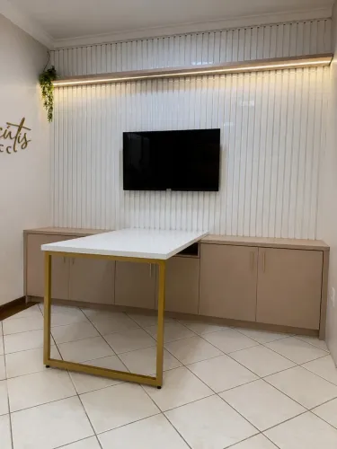 Painel com mesa escritório 