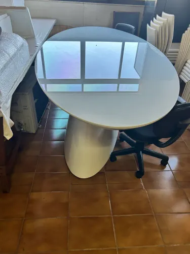 Mesa oval grande em laca branca e vidro - 2,70 m