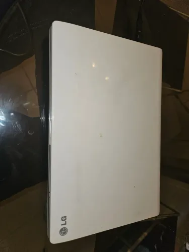 Vendo netbook  lg x11 funcionando 