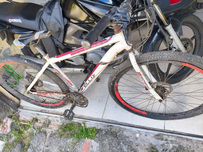 Vendo Bike aro 29 mais de ano sem uso , aro 29 freio a disco , sem marchas $ 350,00