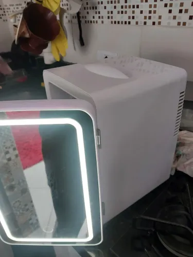 Mini geladeira 4l multi espelhada led seminova perfeito estado