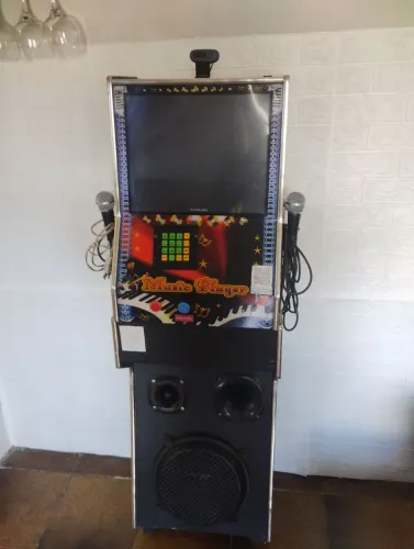 Vendo um karaokê completo dois em um, karaoke e jukebox! Mais de 20 mil músicas!