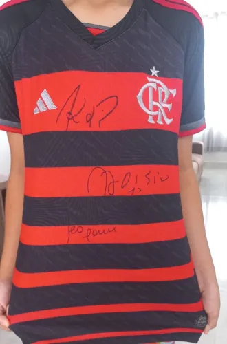 Vende-se camisa do flamengo autografada