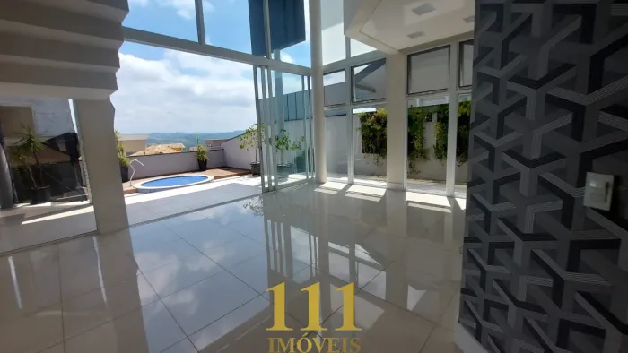 Casa em condomínio super aconchegante com 4 suítes - Urbanova SJC