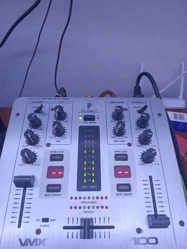 Mixer behringer vmx100