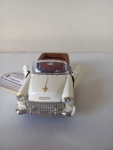 Miniatura Chevrolet Bel Air 1955 Escala 1:36 - Fricção - Portas Abrem