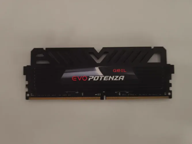 Memória RAM GeIL EVO Potenza 16GB DDR4 3000MHz CL16 Gamer