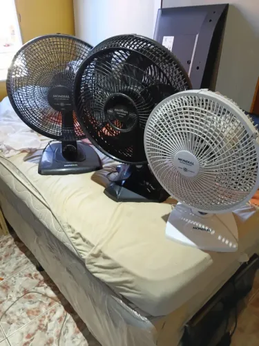 Vende-se três ventiladores dois de 40 cm um de 30 cm para concerto imbui