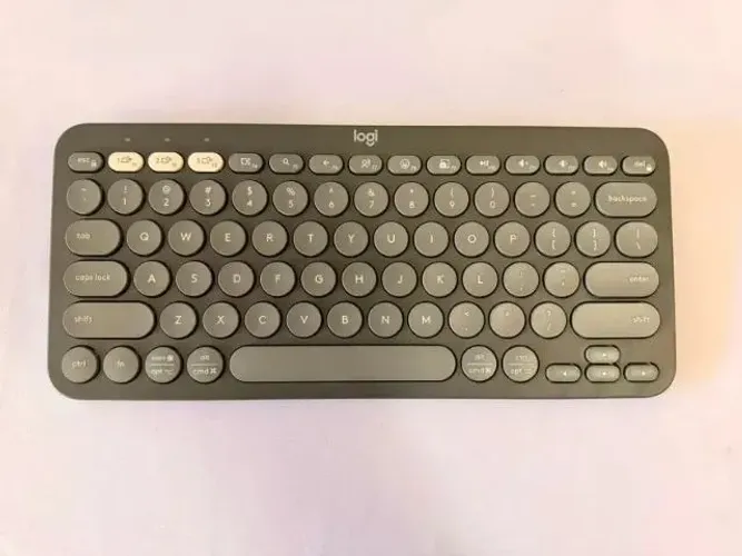 Teclado sem fio Logitech Pebble Keys 2 K380s - Grafite 