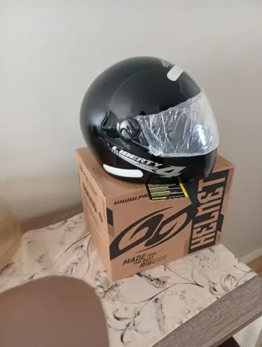 Vendo capacete tamanho 60