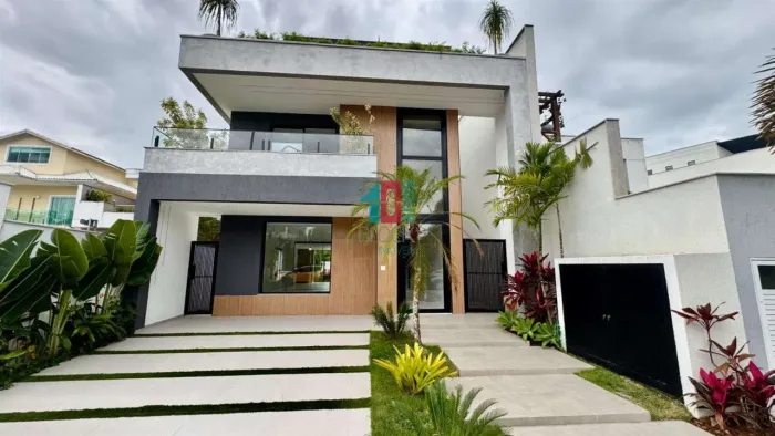 Recreio dos Bandeirantes | Casa de Condomínio 4 quartos, sendo 4 suites
