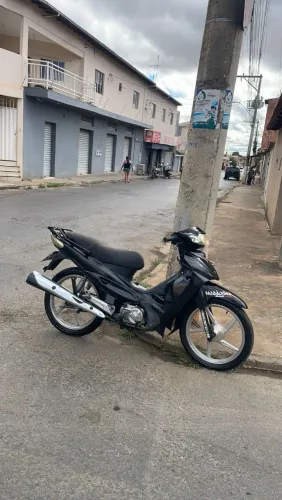 Vendo moto muito boa e conservada
