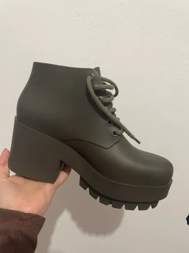 Bota melissa