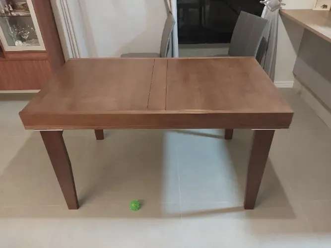 Mesa de Jantar de Imbuia Extensível com Esteirinha 