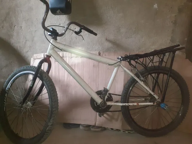 Bike aro 24 mutadinha com rede, pezinho, trazer GTU novinho