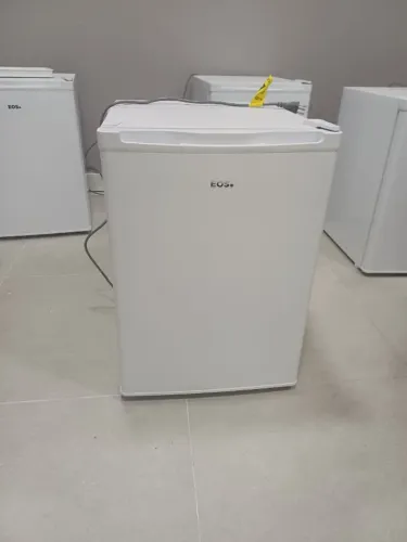 Frigobar EOS. EFB83 Ice Compact 71 L