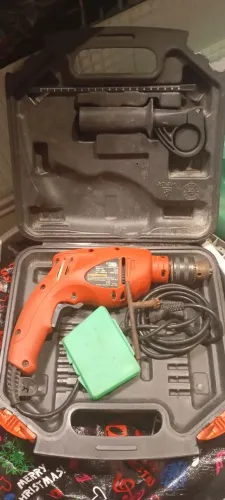 Furadeira Black Decker funcionando