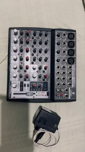 Mesa de Som Behringer Xenyx 1202FX (Com Efeitos)
