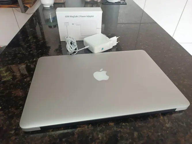 MacBook Air i5 MacOS Monterrey impecável 