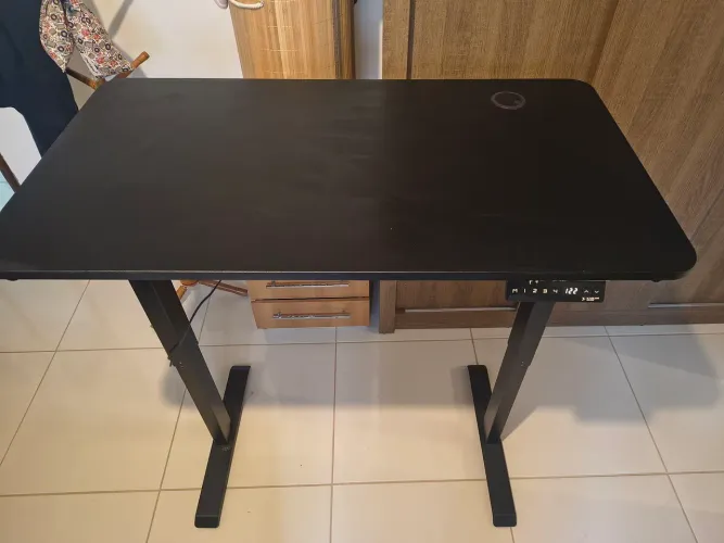 Mesa office Tech DT900 com regulagem de altura automatica