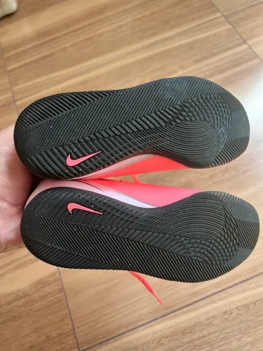 chuteira nike phantom gx ii club infantil rosa