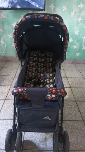 Carrinho de bebê pouco usado *