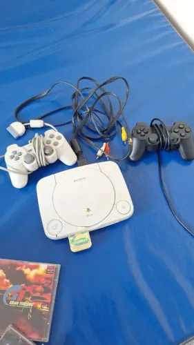 PlayStation 1 com 2 controles e memori card