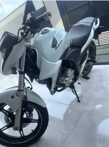?  HONDA CB 300R 2014 À VENDA 