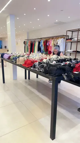 Móveis de loja de roupa