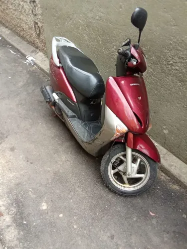 Moto Hinda Lead