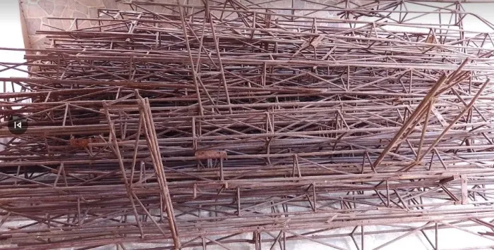 Coluna tringular treliça ferro maciço