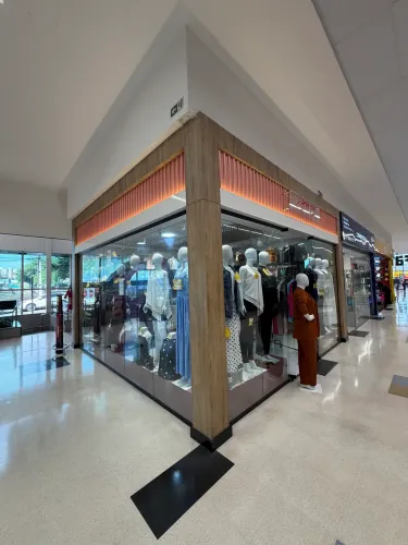 Loja de Moda Feminina Montada à Venda no Centro de São José dos Pinhais