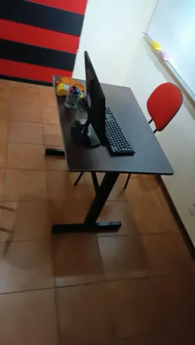 mesinha de escritório com cadeira