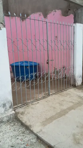 Vendo grade de ferro  para garagem 
