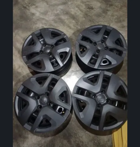 Vendo 4 rodas automotivas, novas. Aro 15 na cor preta.