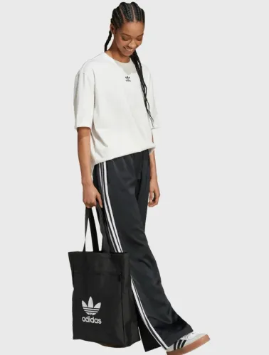 Camiseta Adidas Originals Essentials Boyfriend Off-White Tamanho M