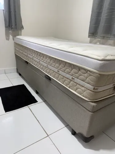 Cama de solteiro semi nova