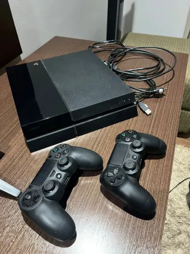 PS4 500GB + 2 Controles + 6 Jogos | Perfeito Estado