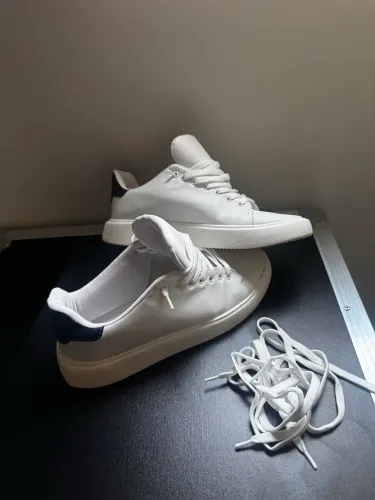 Vendo tênis branco da zara semi novo 