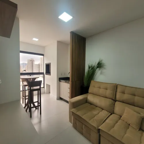 Locação Anual, lindo apartamento mobiliado, garagem privativa grande.