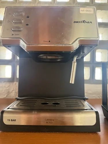 cafeteira expresso Britânia BCF33, 15 bar
