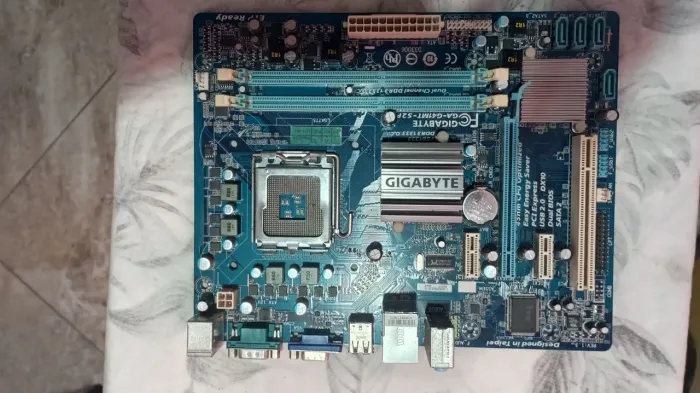 Placa-Mãe Gigabyte GA-G41MT-S2P LGA 775 (Ler Descrição - Pinos Tortos)